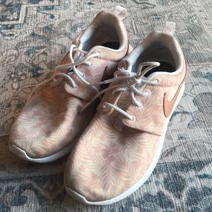 Nike Palm printed sneakers 🏝